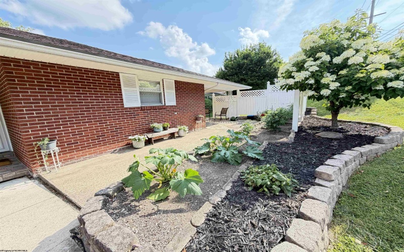205 Paula Boulevard, Clarksburg, West Virginia 26301, 3 Bedrooms Bedrooms, 6 Rooms Rooms,2 BathroomsBathrooms,Single Family Detached,For Sale,Paula,0,10165743