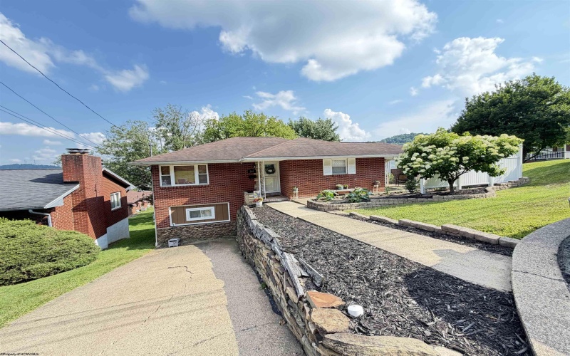 205 Paula Boulevard, Clarksburg, West Virginia 26301, 3 Bedrooms Bedrooms, 6 Rooms Rooms,2 BathroomsBathrooms,Single Family Detached,For Sale,Paula,0,10165743