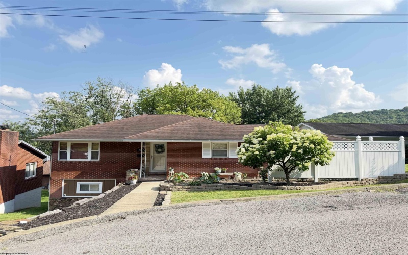 205 Paula Boulevard, Clarksburg, West Virginia 26301, 3 Bedrooms Bedrooms, 6 Rooms Rooms,2 BathroomsBathrooms,Single Family Detached,For Sale,Paula,0,10165743