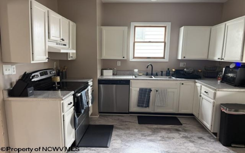 483 Dallas Street, Morgantown, West Virginia 26505, 4 Bedrooms Bedrooms, 6 Rooms Rooms,1 BathroomBathrooms,Single Family Detached,For Sale,Dallas,0,10165760