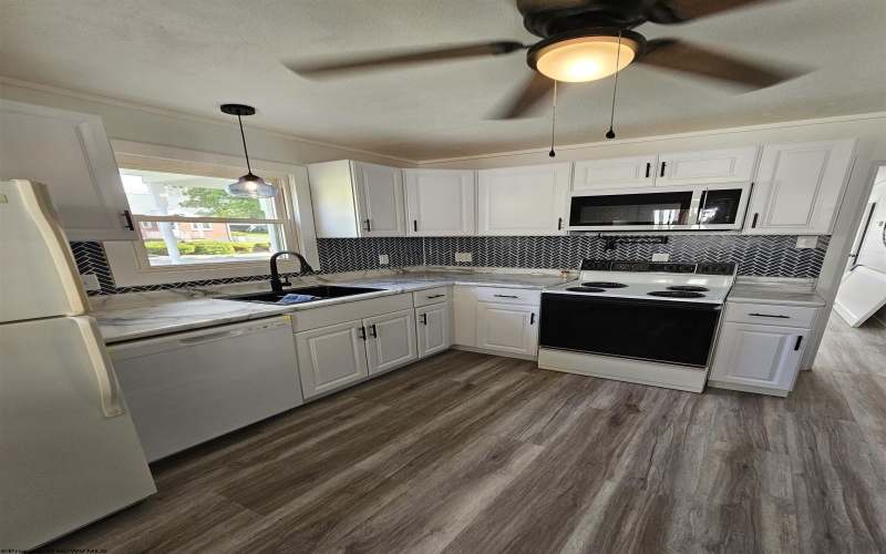 603 Kentucky Avenue, Clarksburg, West Virginia 26301, 3 Bedrooms Bedrooms, 6 Rooms Rooms,1 BathroomBathrooms,Single Family Detached,For Sale,Kentucky,0,10165759