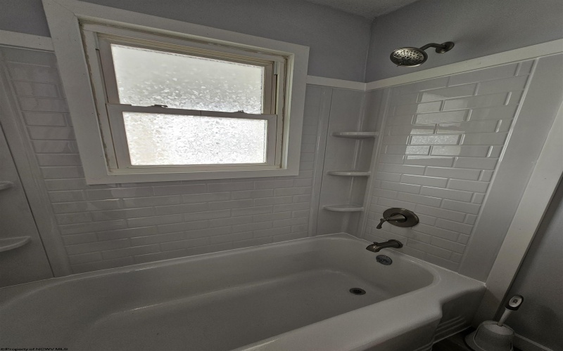 603 Kentucky Avenue, Clarksburg, West Virginia 26301, 3 Bedrooms Bedrooms, 6 Rooms Rooms,1 BathroomBathrooms,Single Family Detached,For Sale,Kentucky,0,10165759
