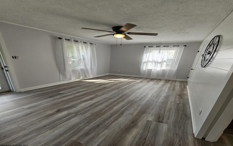 603 Kentucky Avenue, Clarksburg, West Virginia 26301, 3 Bedrooms Bedrooms, 6 Rooms Rooms,1 BathroomBathrooms,Single Family Detached,For Sale,Kentucky,0,10165759