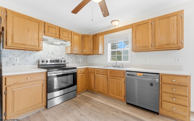32 Woodside Lane, Bridgeport, West Virginia 26330, 4 Bedrooms Bedrooms, 8 Rooms Rooms,2 BathroomsBathrooms,Single Family Detached,For Sale,Woodside,0,10165758