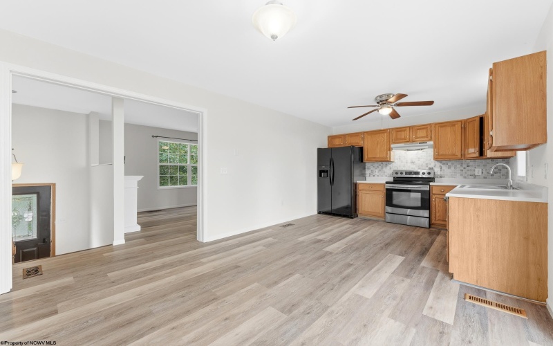 32 Woodside Lane, Bridgeport, West Virginia 26330, 4 Bedrooms Bedrooms, 8 Rooms Rooms,2 BathroomsBathrooms,Single Family Detached,For Sale,Woodside,0,10165758