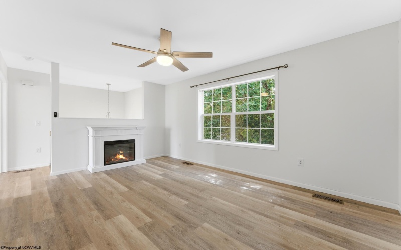 32 Woodside Lane, Bridgeport, West Virginia 26330, 4 Bedrooms Bedrooms, 8 Rooms Rooms,2 BathroomsBathrooms,Single Family Detached,For Sale,Woodside,0,10165758