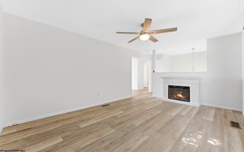 32 Woodside Lane, Bridgeport, West Virginia 26330, 4 Bedrooms Bedrooms, 8 Rooms Rooms,2 BathroomsBathrooms,Single Family Detached,For Sale,Woodside,0,10165758