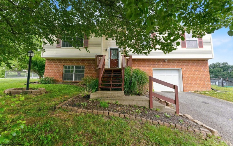 32 Woodside Lane, Bridgeport, West Virginia 26330, 4 Bedrooms Bedrooms, 8 Rooms Rooms,2 BathroomsBathrooms,Single Family Detached,For Sale,Woodside,0,10165758