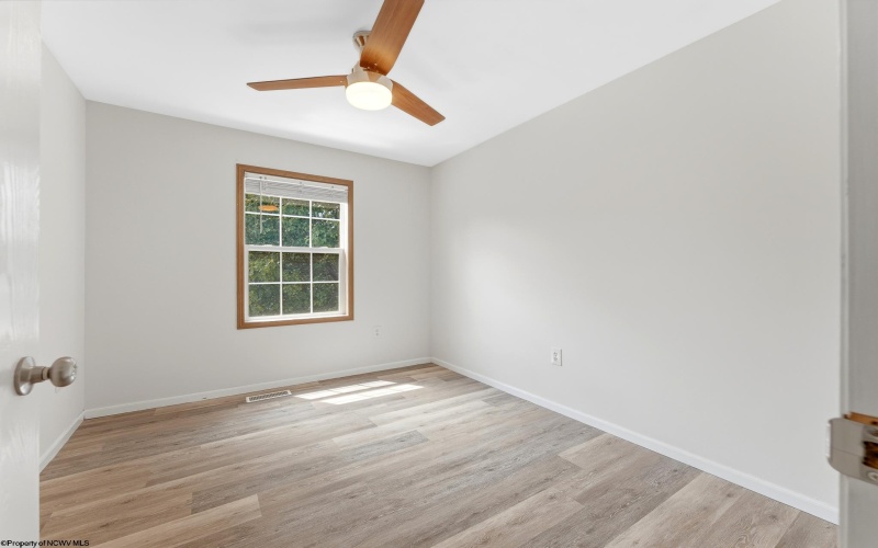 32 Woodside Lane, Bridgeport, West Virginia 26330, 4 Bedrooms Bedrooms, 8 Rooms Rooms,2 BathroomsBathrooms,Single Family Detached,For Sale,Woodside,0,10165758
