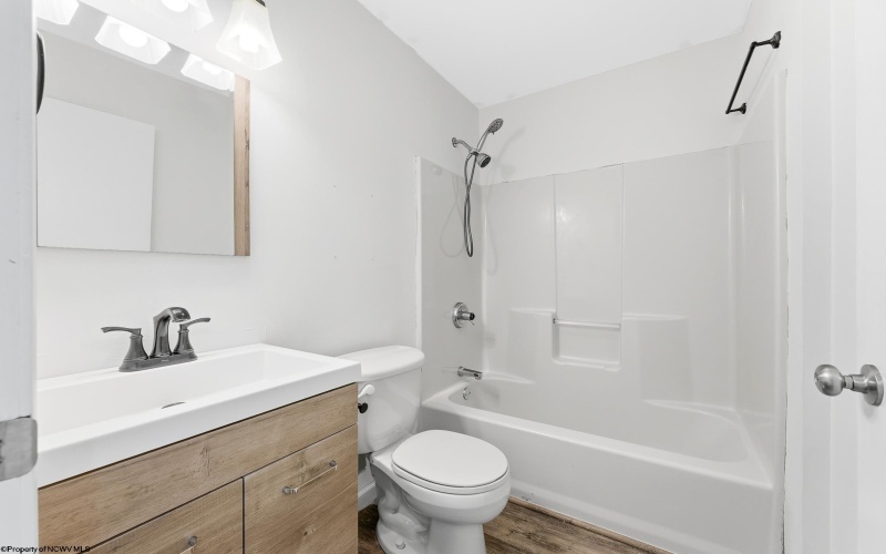 32 Woodside Lane, Bridgeport, West Virginia 26330, 4 Bedrooms Bedrooms, 8 Rooms Rooms,2 BathroomsBathrooms,Single Family Detached,For Sale,Woodside,0,10165758