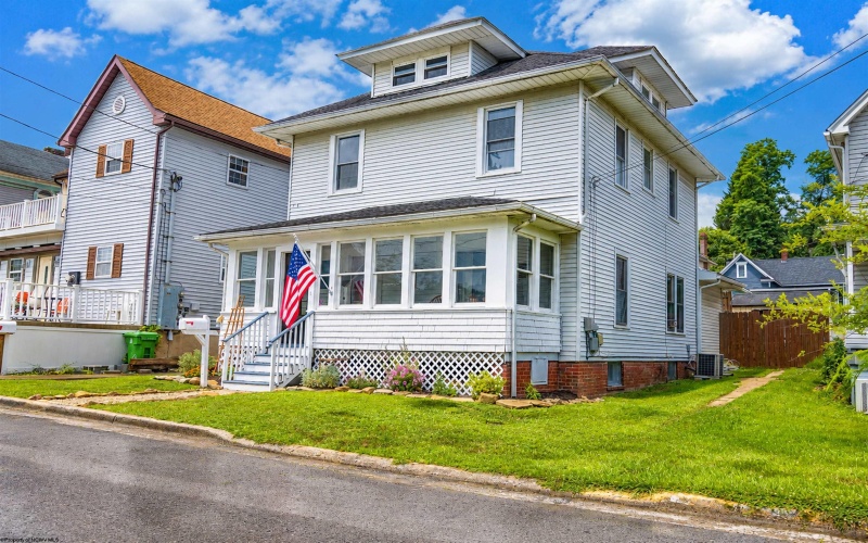 209 Western Avenue, Westover, West Virginia 26501, 3 Bedrooms Bedrooms, 8 Rooms Rooms,2 BathroomsBathrooms,Single Family Detached,For Sale,Western,0,10165804