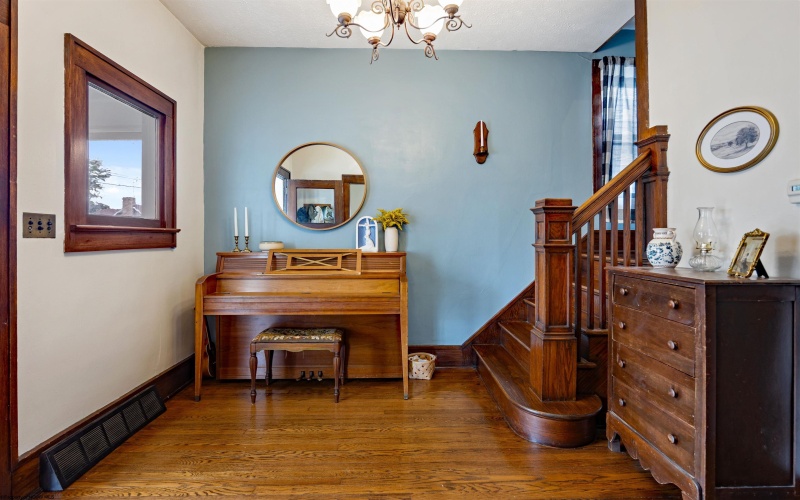 209 Western Avenue, Westover, West Virginia 26501, 3 Bedrooms Bedrooms, 8 Rooms Rooms,2 BathroomsBathrooms,Single Family Detached,For Sale,Western,0,10165804