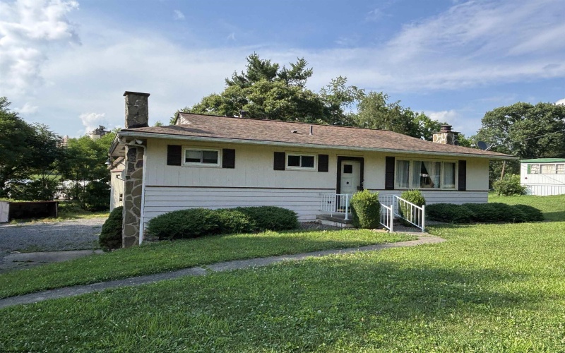 147 Corbin Branch Road, Bridgeport, West Virginia 26330-7344, 2 Bedrooms Bedrooms, 5 Rooms Rooms,2 BathroomsBathrooms,Single Family Detached,For Sale,Corbin Branch,0,10165767