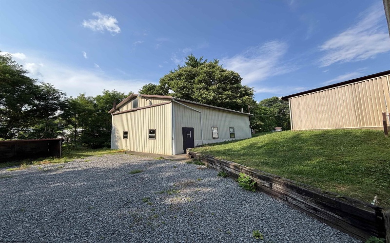 147 Corbin Branch Road, Bridgeport, West Virginia 26330-7344, 2 Bedrooms Bedrooms, 5 Rooms Rooms,2 BathroomsBathrooms,Single Family Detached,For Sale,Corbin Branch,0,10165767