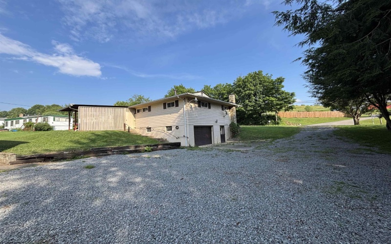 147 Corbin Branch Road, Bridgeport, West Virginia 26330-7344, 2 Bedrooms Bedrooms, 5 Rooms Rooms,2 BathroomsBathrooms,Single Family Detached,For Sale,Corbin Branch,0,10165767