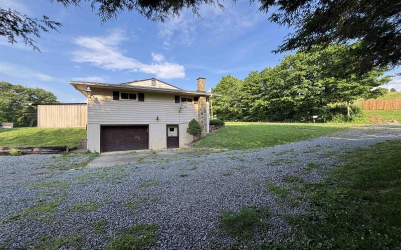 147 Corbin Branch Road, Bridgeport, West Virginia 26330-7344, 2 Bedrooms Bedrooms, 5 Rooms Rooms,2 BathroomsBathrooms,Single Family Detached,For Sale,Corbin Branch,0,10165767