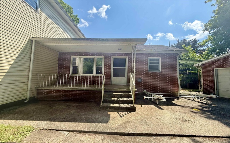 908 Henry Avenue, Elkins, West Virginia 26241, 2 Bedrooms Bedrooms, 5 Rooms Rooms,1 BathroomBathrooms,Single Family Detached,For Sale,Henry,0,10165761