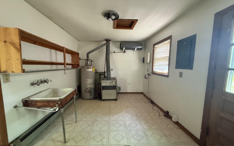 908 Henry Avenue, Elkins, West Virginia 26241, 2 Bedrooms Bedrooms, 5 Rooms Rooms,1 BathroomBathrooms,Single Family Detached,For Sale,Henry,0,10165761