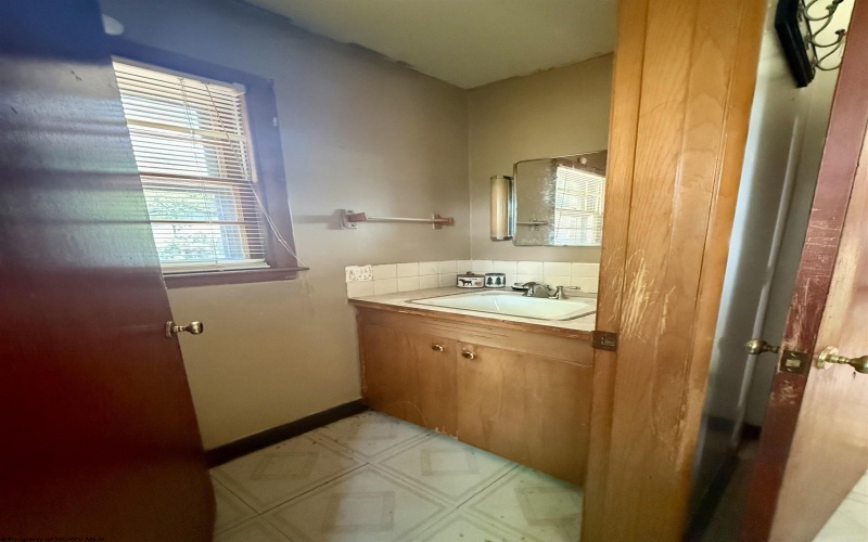 908 Henry Avenue, Elkins, West Virginia 26241, 2 Bedrooms Bedrooms, 5 Rooms Rooms,1 BathroomBathrooms,Single Family Detached,For Sale,Henry,0,10165761