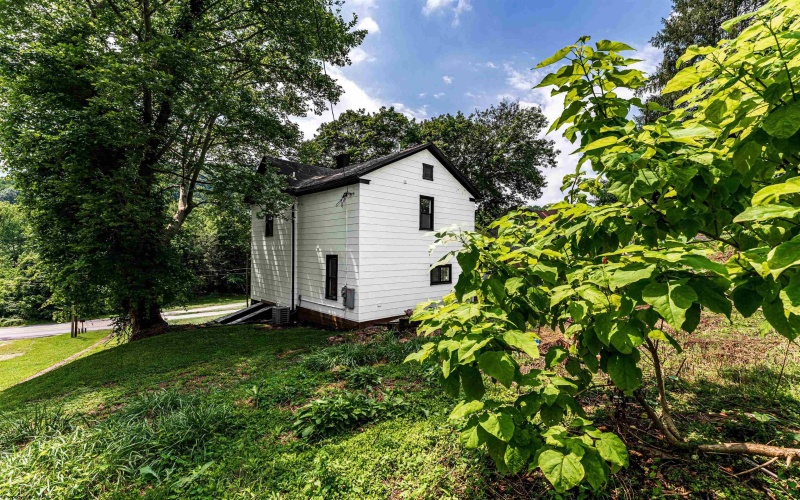 44 State Highway, Barrackville, West Virginia 26559, 3 Bedrooms Bedrooms, 8 Rooms Rooms,2 BathroomsBathrooms,Single Family Detached,For Sale,State,0,10165763