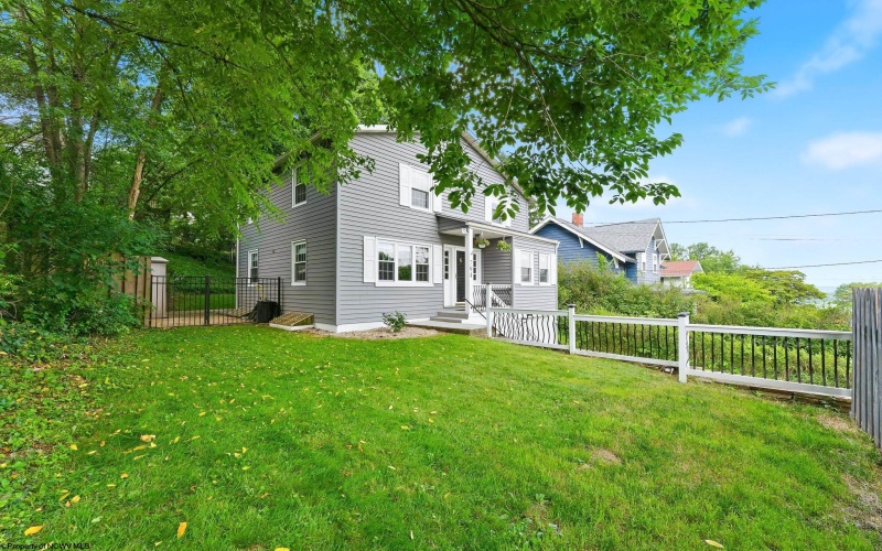 794 Grand Street, Morgantown, West Virginia 26501, 3 Bedrooms Bedrooms, 8 Rooms Rooms,1 BathroomBathrooms,Single Family Detached,For Sale,Grand,0,10165791