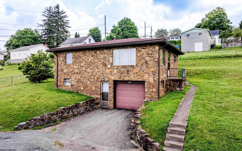 345 Lincoln Street, Fairmont, West Virginia 26554, 2 Bedrooms Bedrooms, 4 Rooms Rooms,2 BathroomsBathrooms,Single Family Detached,For Sale,Lincoln,0,10165797
