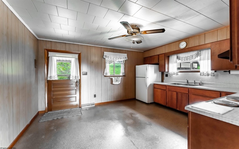 345 Lincoln Street, Fairmont, West Virginia 26554, 2 Bedrooms Bedrooms, 4 Rooms Rooms,2 BathroomsBathrooms,Single Family Detached,For Sale,Lincoln,0,10165797