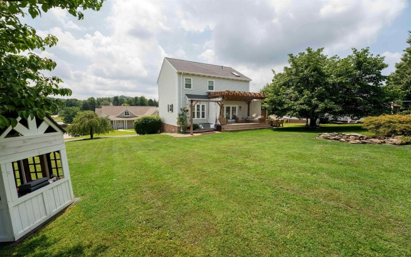 104 Lockwood Drive, Morgantown, West Virginia 26508, 3 Bedrooms Bedrooms, 7 Rooms Rooms,2 BathroomsBathrooms,Single Family Detached,For Sale,Lockwood,0,10165795