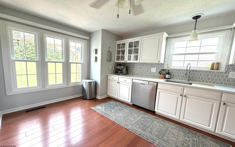104 Lockwood Drive, Morgantown, West Virginia 26508, 3 Bedrooms Bedrooms, 7 Rooms Rooms,2 BathroomsBathrooms,Single Family Detached,For Sale,Lockwood,0,10165795