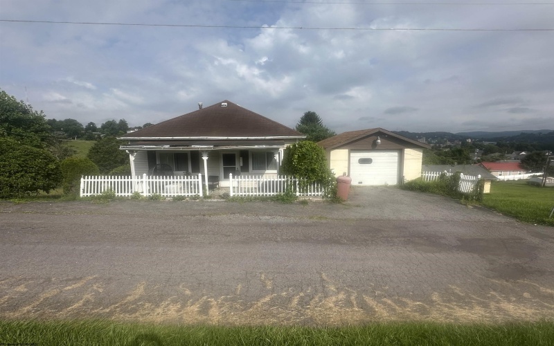 348 Lincoln Street, Fairmont, West Virginia 26554, 2 Bedrooms Bedrooms, 4 Rooms Rooms,1 BathroomBathrooms,Single Family Detached,For Sale,Lincoln,0,10165814 348 Lincoln Street, Fairmont, West Virginia 26554, 2 Bedrooms Bedrooms, 4 Rooms Rooms,1 BathroomBathrooms,Single Family Detached,For Sale,Lincoln,0,10165814