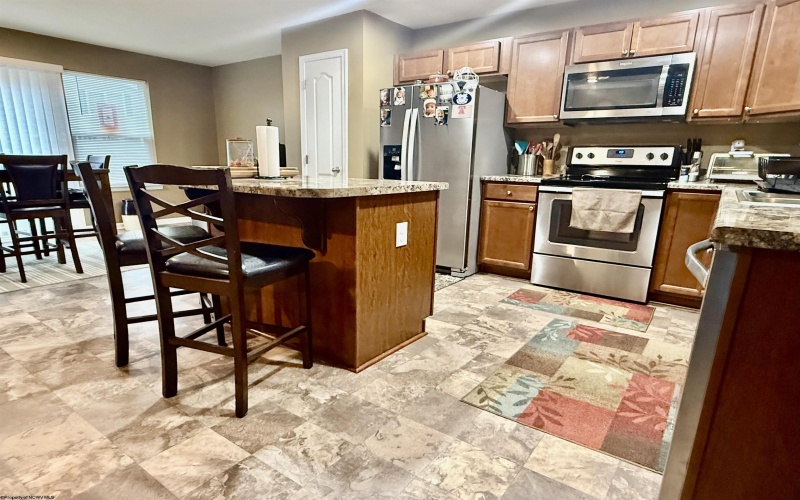102 Kingsbury Court, Fairmont, West Virginia 26554, 3 Bedrooms Bedrooms, 6 Rooms Rooms,2 BathroomsBathrooms,Single Family Attached,For Sale,Kingsbury,0,10165809