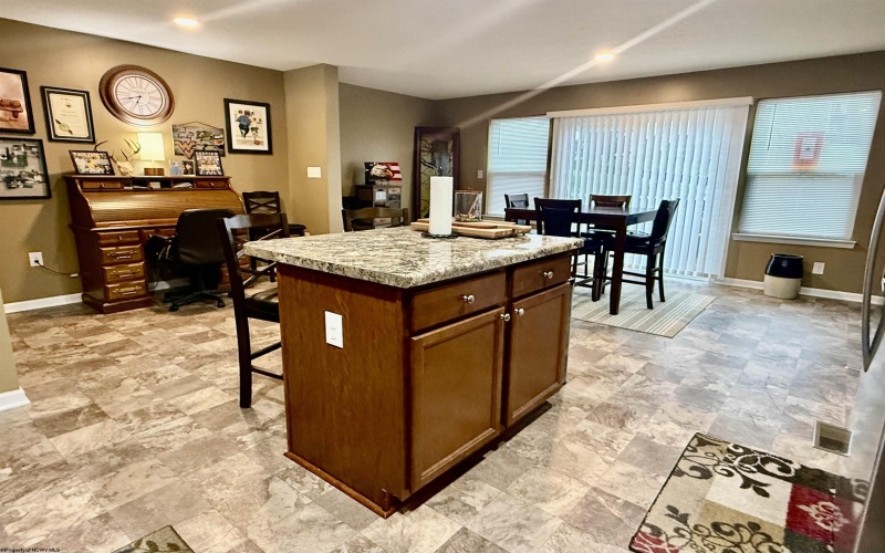 102 Kingsbury Court, Fairmont, West Virginia 26554, 3 Bedrooms Bedrooms, 6 Rooms Rooms,2 BathroomsBathrooms,Single Family Attached,For Sale,Kingsbury,0,10165809