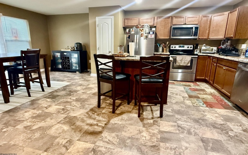 102 Kingsbury Court, Fairmont, West Virginia 26554, 3 Bedrooms Bedrooms, 6 Rooms Rooms,2 BathroomsBathrooms,Single Family Attached,For Sale,Kingsbury,0,10165809