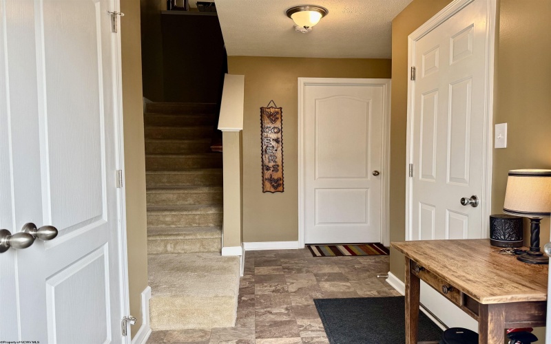102 Kingsbury Court, Fairmont, West Virginia 26554, 3 Bedrooms Bedrooms, 6 Rooms Rooms,2 BathroomsBathrooms,Single Family Attached,For Sale,Kingsbury,0,10165809