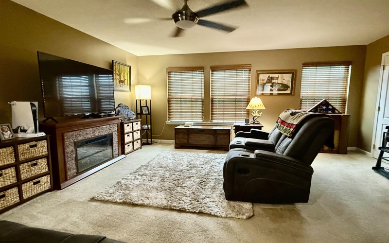 102 Kingsbury Court, Fairmont, West Virginia 26554, 3 Bedrooms Bedrooms, 6 Rooms Rooms,2 BathroomsBathrooms,Single Family Attached,For Sale,Kingsbury,0,10165809