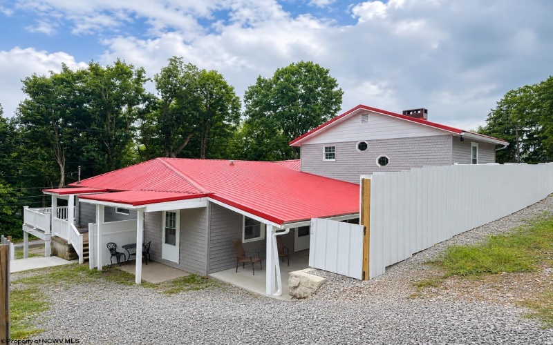 131 School Street, Morgantown, West Virginia 26505, 1 Bedroom Bedrooms, 5 Rooms Rooms,3 BathroomsBathrooms,Residential Rentals,For Rent,School,0,10165806
