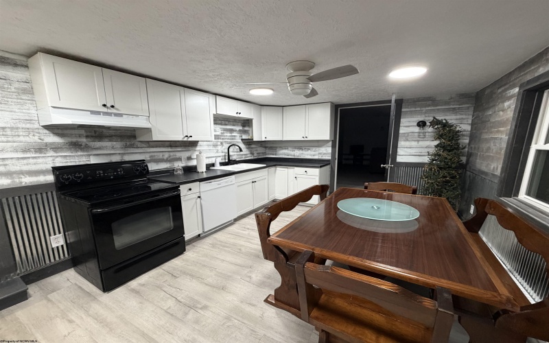 131 School Street, Morgantown, West Virginia 26505, 1 Bedroom Bedrooms, 5 Rooms Rooms,3 BathroomsBathrooms,Residential Rentals,For Rent,School,0,10165806