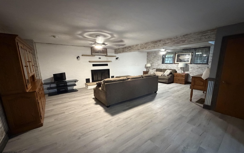 131 School Street, Morgantown, West Virginia 26505, 1 Bedroom Bedrooms, 5 Rooms Rooms,3 BathroomsBathrooms,Residential Rentals,For Rent,School,0,10165806