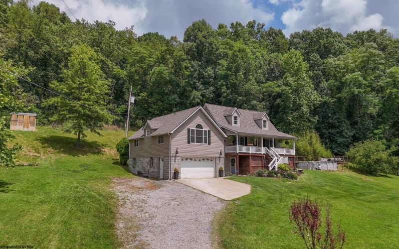 257 Thorn Stop Circle, Clarksburg, West Virginia 26301, 4 Bedrooms Bedrooms, 9 Rooms Rooms,3 BathroomsBathrooms,Single Family Detached,For Sale,Thorn Stop,0,10165834