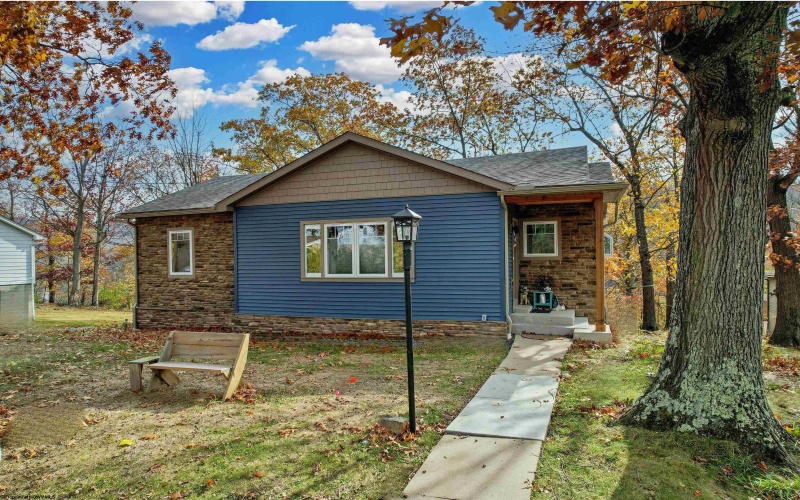 1114 Harvatis Street, Morgantown, West Virginia 26508, 4 Bedrooms Bedrooms, 9 Rooms Rooms,2 BathroomsBathrooms,Residential Rentals,For Rent,Harvatis,0,10165822