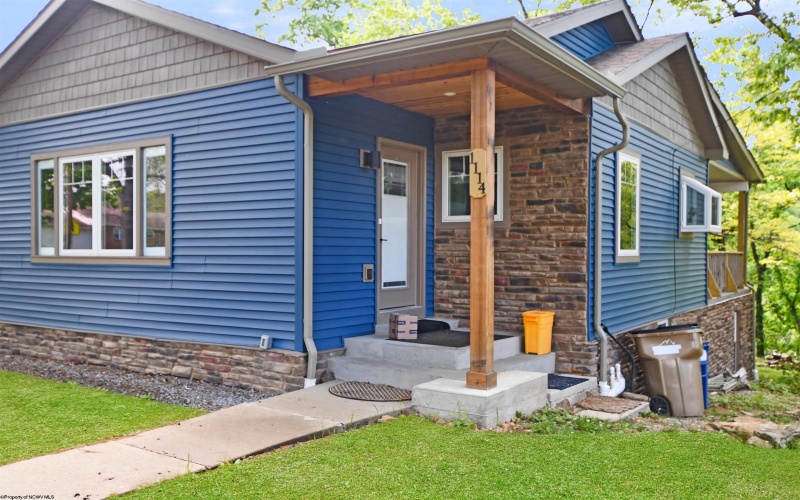 1114 Harvatis Street, Morgantown, West Virginia 26508, 4 Bedrooms Bedrooms, 9 Rooms Rooms,2 BathroomsBathrooms,Residential Rentals,For Rent,Harvatis,0,10165822