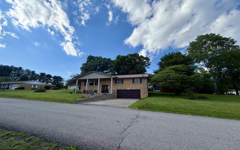 307 Meadow View Drive, Arthurdale, West Virginia 26520, 3 Bedrooms Bedrooms, 9 Rooms Rooms,2 BathroomsBathrooms,Single Family Detached,For Sale,Meadow View,0,10165819 307 Meadow View Drive, Arthurdale, West Virginia 26520, 3 Bedrooms Bedrooms, 9 Rooms Rooms,2 BathroomsBathrooms,Single Family Detached,For Sale,Meadow View,0,10165819
