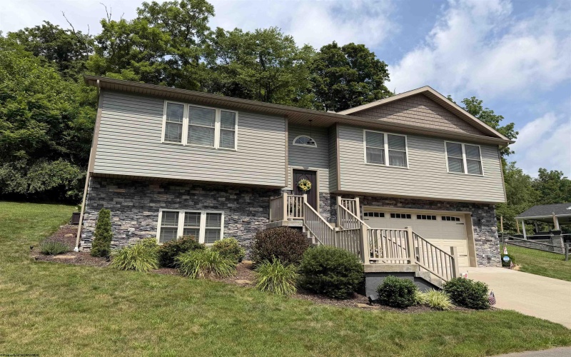 16 Bunker Hill Lane, Fairmont, West Virginia 26554, 3 Bedrooms Bedrooms, 7 Rooms Rooms,2 BathroomsBathrooms,Single Family Detached,For Sale,Bunker Hill,0,10165826