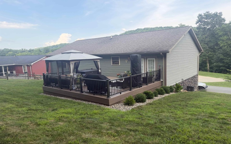 16 Bunker Hill Lane, Fairmont, West Virginia 26554, 3 Bedrooms Bedrooms, 7 Rooms Rooms,2 BathroomsBathrooms,Single Family Detached,For Sale,Bunker Hill,0,10165826
