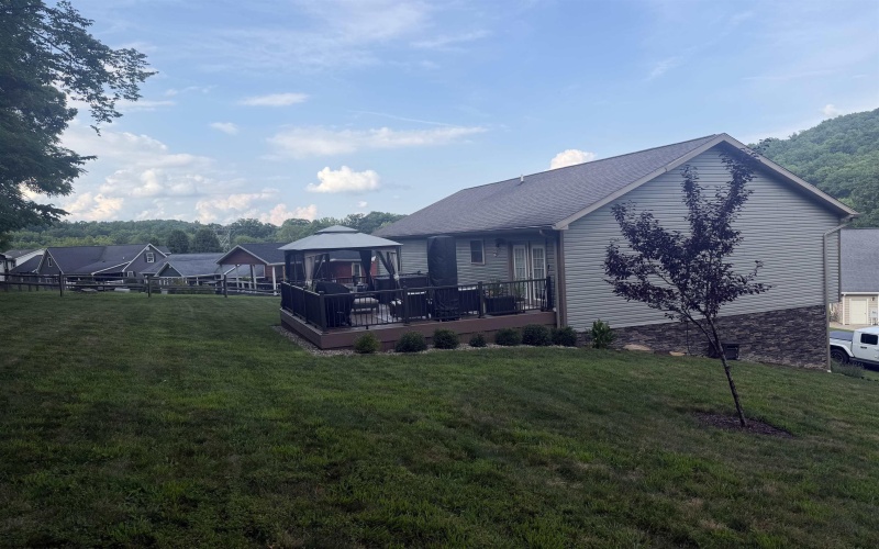 16 Bunker Hill Lane, Fairmont, West Virginia 26554, 3 Bedrooms Bedrooms, 7 Rooms Rooms,2 BathroomsBathrooms,Single Family Detached,For Sale,Bunker Hill,0,10165826