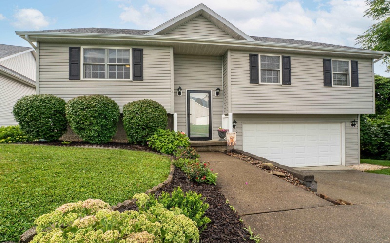 5 Monument Lane, Morgantown, West Virginia 26508, 3 Bedrooms Bedrooms, 7 Rooms Rooms,3 BathroomsBathrooms,Single Family Detached,For Sale,Monument,0,10165821