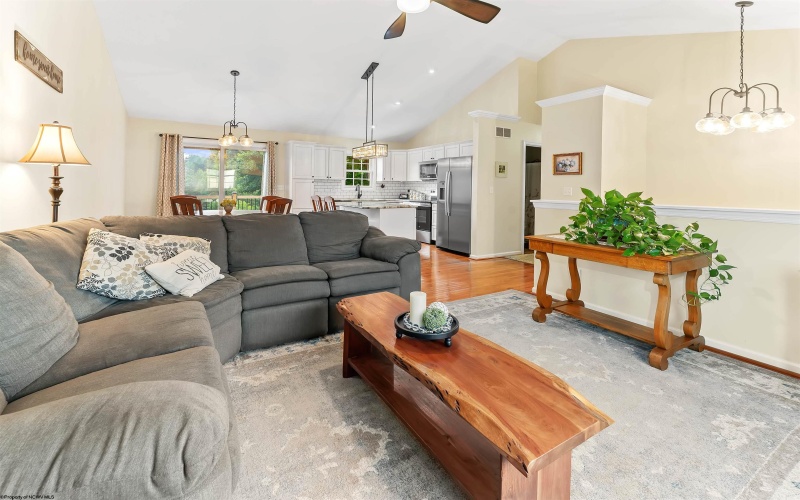 5 Monument Lane, Morgantown, West Virginia 26508, 3 Bedrooms Bedrooms, 7 Rooms Rooms,3 BathroomsBathrooms,Single Family Detached,For Sale,Monument,0,10165821