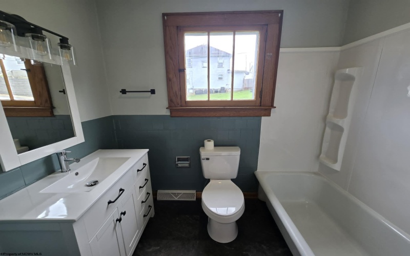 112 Duncan Avenue, Clarksburg, West Virginia 26301, 3 Bedrooms Bedrooms, 6 Rooms Rooms,2 BathroomsBathrooms,Single Family Detached,For Sale,Duncan,0,10165820
