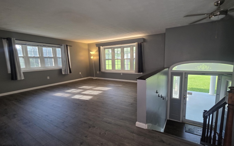430 Main Street, Kingwood, West Virginia 26537, 3 Bedrooms Bedrooms, 9 Rooms Rooms,3 BathroomsBathrooms,Single Family Detached,For Sale,Main,0,10165825