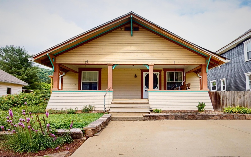 221 Meadow Avenue, Mannington, West Virginia 26582, 2 Bedrooms Bedrooms, 7 Rooms Rooms,1 BathroomBathrooms,Single Family Detached,For Sale,Meadow,0,10165838